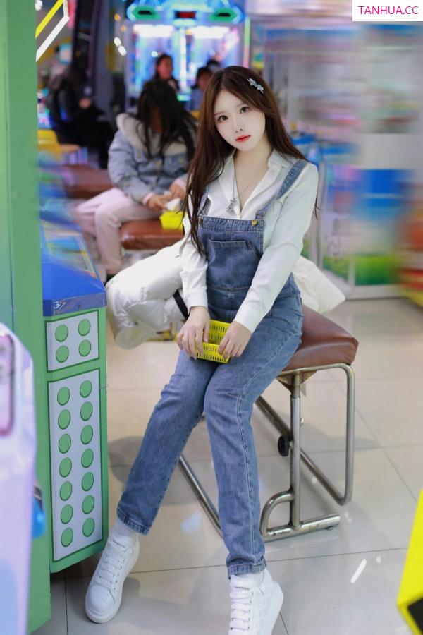   [XiuRen]高清写真图 2024.02.07 No.8087 小薯条nienie 美腿性感第14张图片